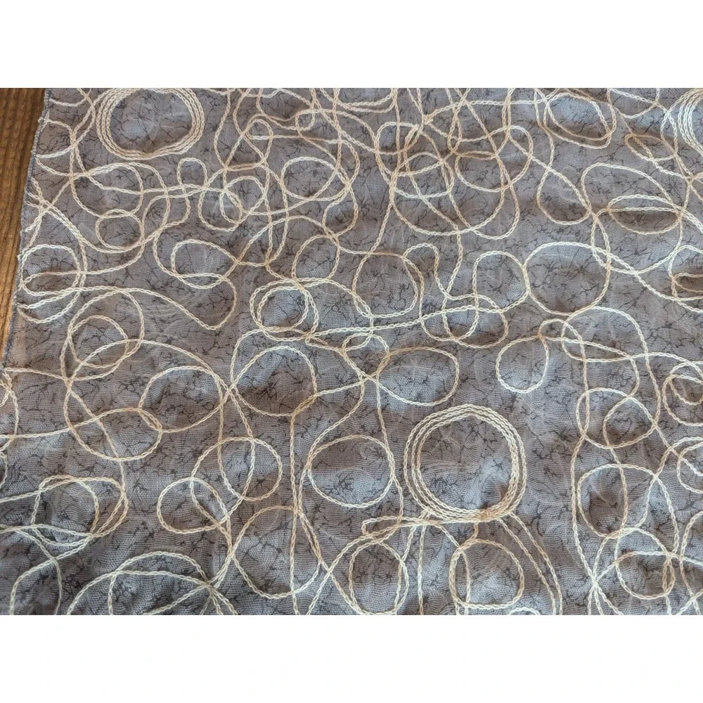 Noelle Enterprises Rectangle Scarf, NWT, Light Gray With White Swirl Pattern‎